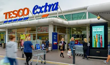 two screens shopper engagement